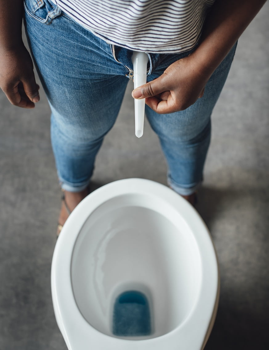 Faire pipi debout sans matériel : guide testé pour toute femme